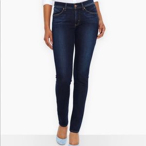 levis demi curve